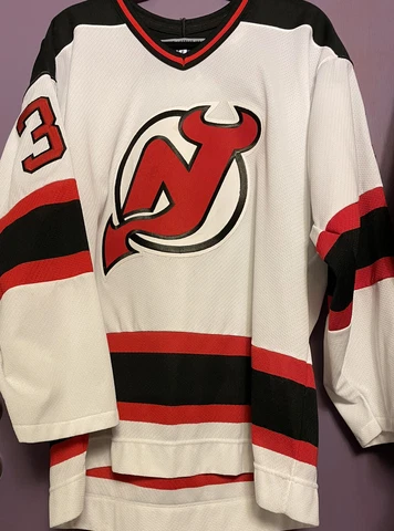 CCM New Jersey Devils BRODEUR #30 NHL Hockey Jersey Made In Canada Size Medium Cover