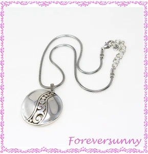 Collar colgante de plata Brighton A La Mode Scroll - Imagen 1 de 7