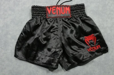 Pantalones Cortos de Boxeo Venum Muay Thai Negro Rojo Logo Talla Mediana Kickboxing MMA Venum Foto 1 de 4