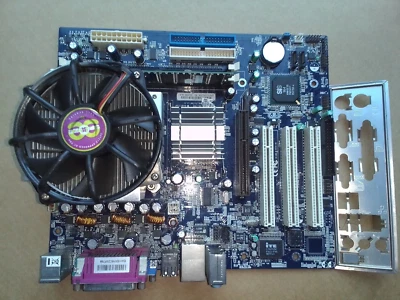 FOXCONN (LGA 775) 661M05-GLS+ CPU P4 3GHZ+512 DDR 400-TESTATA FUNZIONANTE. - Immagine 1 di 4