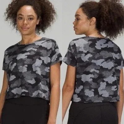 Lululemon Cates Tee Shirt Top Women 4 Black Gray Camo Stretch Sporty Gorpcore - Image 1 of 4