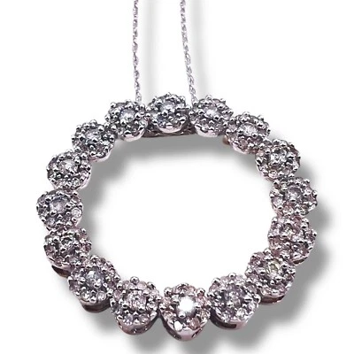 Collar de cadena colgante círculo de vida de diamantes con racimo blanco de 10 k de 18" de 24 mm Foto 1 de 4