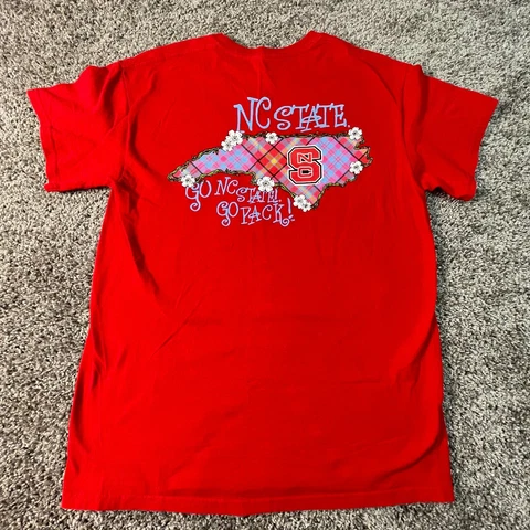NC State Shirt Womens Medium Red Wolfpack NCAA Graphic Ladies Cover