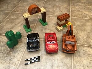 P417 Lego Duplo 5814 & 5813 Disney Pixar Cars Mater's Yard Lightning McQueen Set