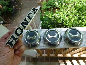 Honda 600 1972 cupé emblema guión y/o tapacubos centrales de 3 ruedas - Imagen 1 de 7