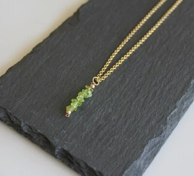 Grüner Peridot glatt ungeschliffen Chips Edelstein Perlen August Geburtsstein... - Bild 1 von 4