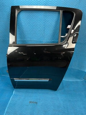 Puerta trasera Nissan Armada SL con moldura y vidrio de ventilación conductor negro: G41 2011-2015 OE Foto 1 de 4