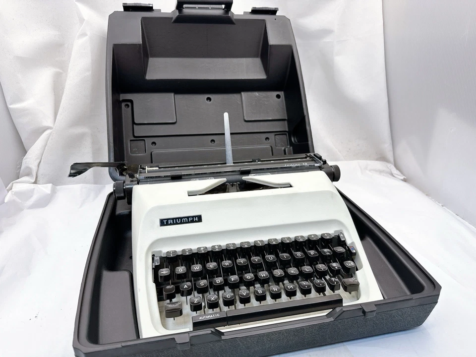 TRIUMPH Junior 12 Manual Typewriter w/ Case Made in Japan Tested movie - Image 1 of 4
