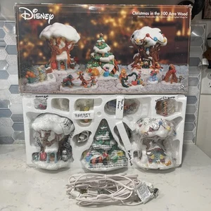 Disney Winnie Puuh Weihnachten im 100 Hektar großen beleuchteten Holzdorf Set 8-teilig - Bild 1 von 19