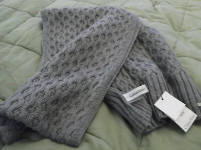 NUEVO Hermoso CALVIN KLEIN Gris Tejido con Cable Cálido Invierno Bufanda Alta Calidad  Foto 1 de 3