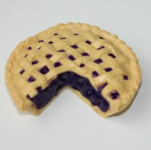 American Girl Maryellen Larkin Bakery Case Pretend Blueberry Pie for Dolls - Picture 1 of 1