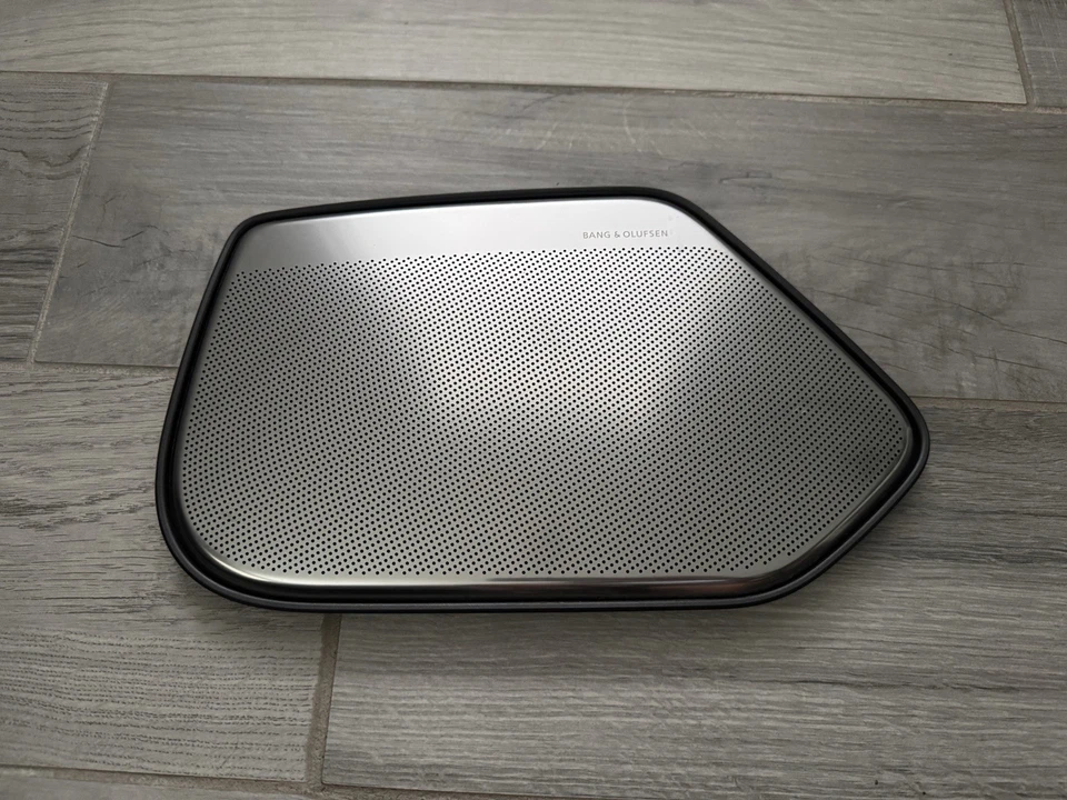 Cubierta de rejilla de altavoz panel de puerta delantera derecha AUDI RS7 2014-2018 4G8035420B Foto 1 de 4