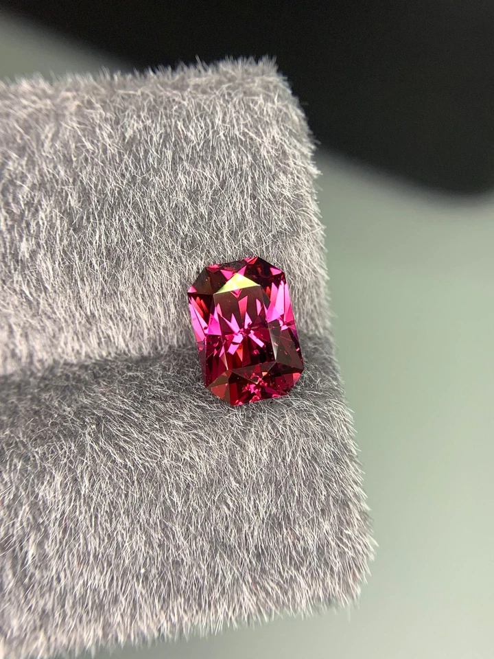 Stunning Top Quality Natural Malaya Garnet Gemstone 2.38 CTs. Origin Mozambique. - Image 1 of 3
