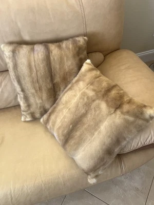Hermosa almohada de piel de visón whisky de 16” x 16” (2 disponibles para venta) Foto 1 de 3