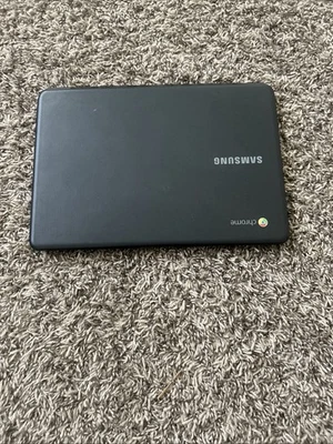 Chromebook negro Foto 1 de 3