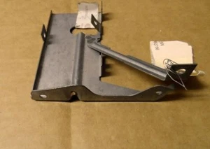 1980 - 1989 Lincoln Message Center Housing Bracket E0LY-10D901A - Bild 1 von 1