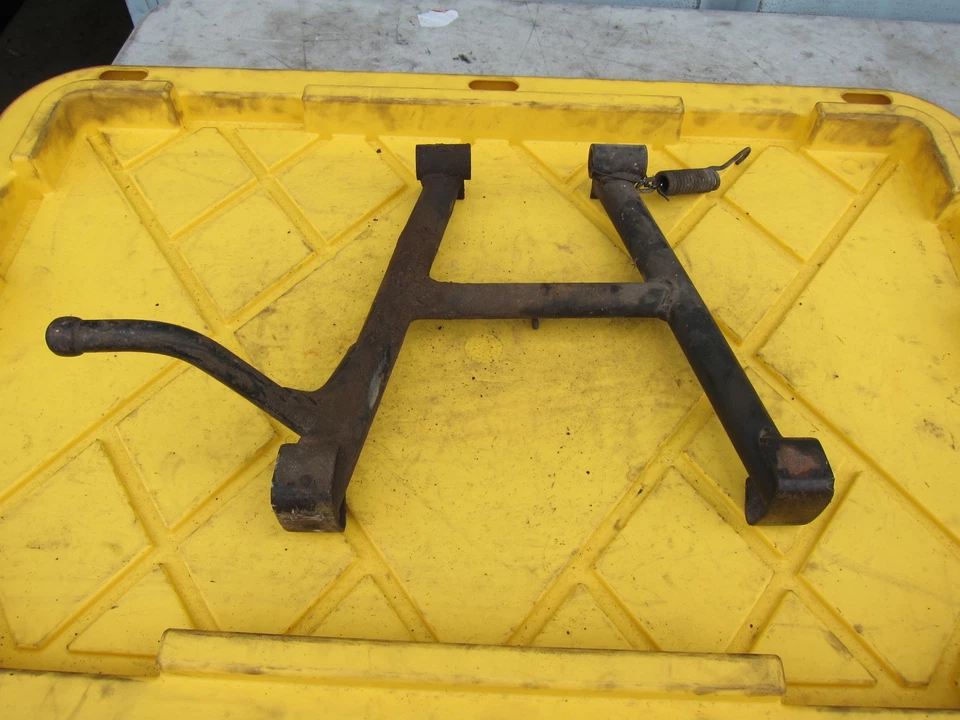 Suzuki GN400T 1980 OEM soporte principal central Foto 1 de 4