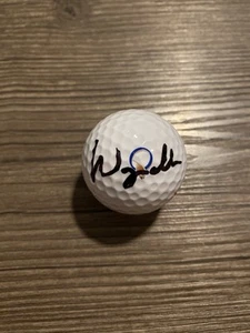 Pelota de golf firmada por Wyndham Clark con logotipo de campeonato Wells Fargo 2023 ganadora PGA - Imagen 1 de 4