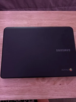 Samsung Chromebook 3 XE500C13 11,6 pulgadas 4 GB RAM 32 GB SSD Intel Celeron N 2,48 GHz Foto 1 de 4