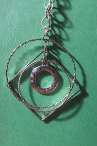 34-37" goldfarbene leichte Halskette mit 2 3/4" Anhänger Kreise & Quadrate - Bild 1 von 4