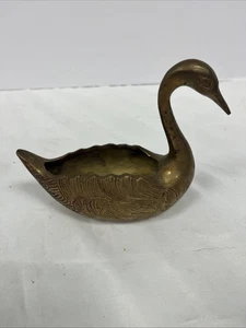 "Plantadora de cisnes elegante figurativa de latón inspirada en MCM de colección 6"" L" - Imagen 1 de 6