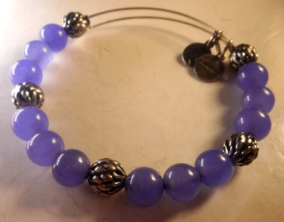 Brazalete de cuentas de piedras preciosas moradas tono plata Alex And Ani Foto 1 de 3