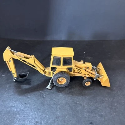 ERTL 1:64 Ford Backhoe Front Loader Yellow Die Cast Toy 2807G Iowa USA 555B - Image 1 of 4