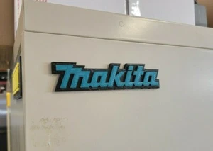 Makita Logo Abzeichen für Boxen Schränke magnetisch, aufkleben oder anschrauben - Bild 1 von 5