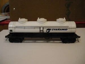Bachmann: Cyanamid: 43’ Triple Dome Tank car (Item 1)  *actual shipping* - Bild 1 von 7