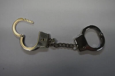 85228    PORTE  CLE  MENOTTE   MEDIEVAL   HEROIC FANTASY GOTHIQUE - Photo 1/3