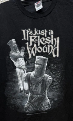 Camisa Monty Python Just A Flesh Wound Negra 2006 Talla XL Flocado Letras Elevadas  Foto 1 de 4