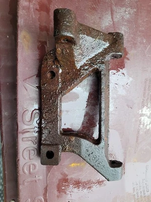 Pontiac GTO Grand Prix 1973-81 soporte de aire acondicionado 491877 OEM 400 455  Foto 1 de 4