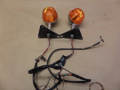 1982 铃木 GS650G 前旋转信号灯系统带底座 — 第 1/4 张图片