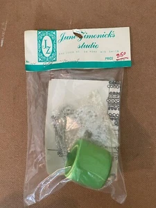 Vintage June Zimonicks Perlen Weihnachtsschmuck Kit Menuett grün Fassform - Bild 1 von 2