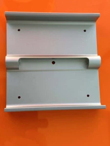 Apple VESA MOUNT A1313 FOR USE WITH A1267 A1225 A1312 A1316 A1407 - NO TOOLS - Picture 1 of 6