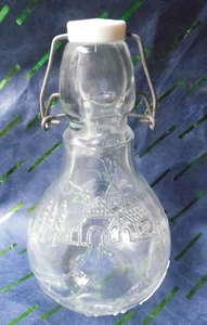LBC ANCIENNE BOUTEILLE RONDE VERRE MAISON EGLISE CHEVAL CANARD ITALY VERRE 22CM - Picture 1 of 7