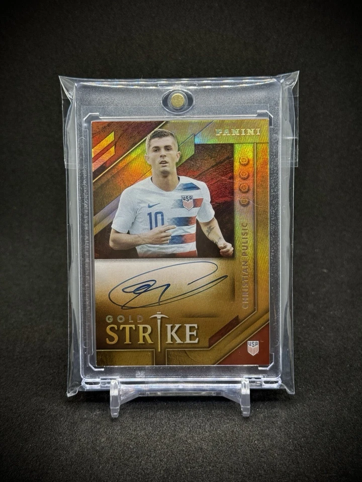 Christian Pulisic 2019 Panini Gold Strike On Card Auto SP USA - Image 1 of 2