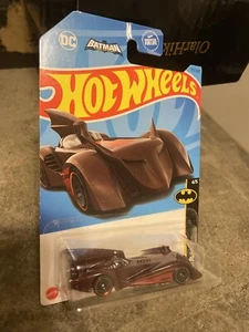 Hot Wheels ERROR Batmobile Red 4/5 Batman "HE BRAVE AND THE BOLD" 2023 DC - Picture 1 of 3
