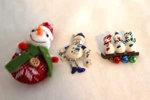 Lot of 3 Snowman Themed Pins/Brooches Moving Parts Silvertone Glitter Secure - Picture 1 of 9