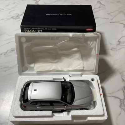 [Con Scatola] Mini Auto In Scala 1/18 BMW X1 Kyosho Diecast Collezione - Immagine 1 di 4