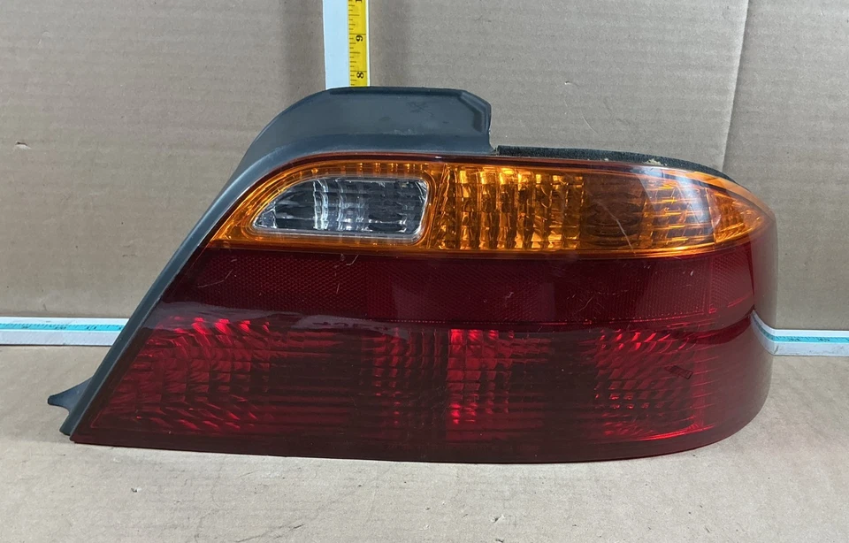 Conjunto de luz trasera derecha del lado del pasajero Acura TL 1999-2001 Foto 1 de 4