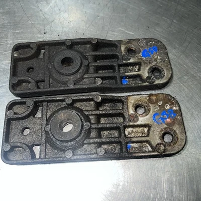  Genuine Vauxhall Astra J Zafira C Lower Radiator Mounting Bracket 13337826 - Image 1 of 4