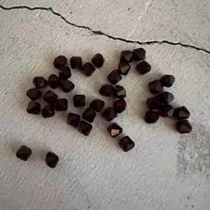 Swarovski Crystal Austrian 5mm Garnet Bicone Faceted Beads - 39 Pieces - Picture 1 of 2