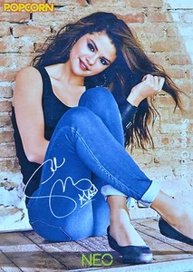 SELENA GOMEZ - Biglietto autografo - Signed Autograph Autograph collezione Clippings - Foto 1 di 1