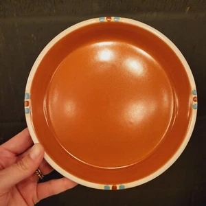 "PLATO ENSALADA DE TERRACOTA DANSK INTERNATIONAL JAPAN MESA 7 1/4""D EXCELENTE ESTADO" - Imagen 1 de 5