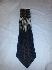 Giovanni Seta Studio Collection 100% Silk Necktie Tie Black White Tan EUC - Picture 1 of 3