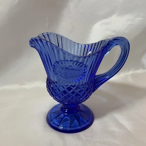 Vintage ~ Avon ~ Fostoria ~ kobaltblauer Krug mit Halterung Vernon - Bild 1 von 8