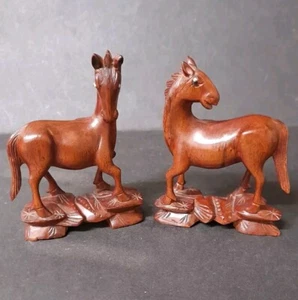 2 X ANTIQUE CARVED BOXWOOD MU WANG HORSES WITH GLASS EYES - Picture 1 of 6