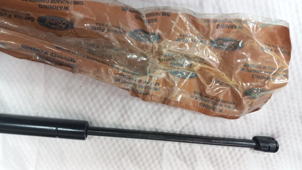 Cilindro elevador de puntal de gas Ford 91-2000 Explorer PUERTA TRASERA F4TZ78406A10A nuevo de stock Foto 1 de 4