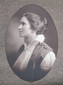 Bessie Harvey - Young WOMAN - vintage photograph - listing #8056 - Picture 1 of 6